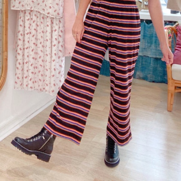 3 piece combo Pants, Shorts, Crop Top - Picture 5 of 13